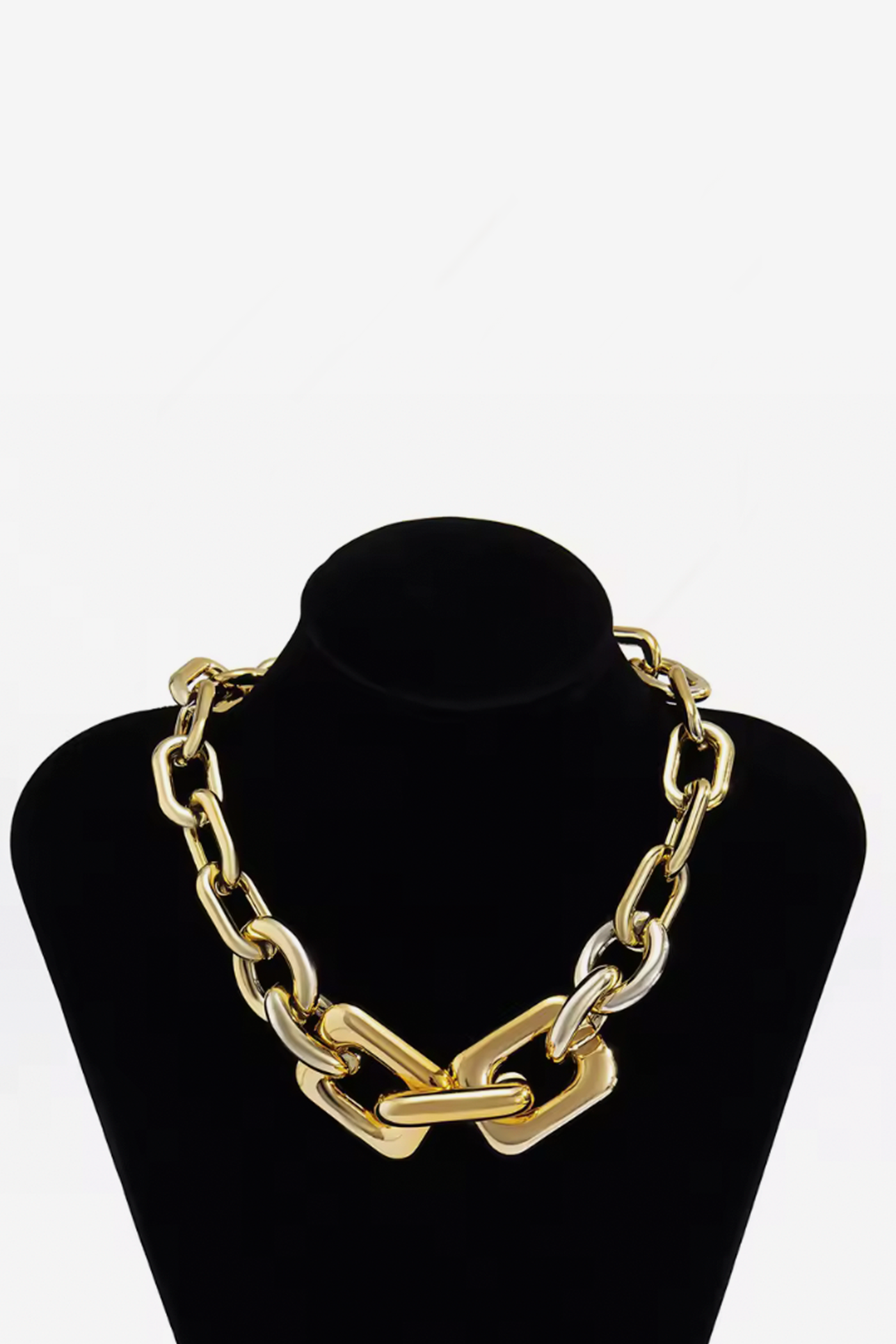 Collar cuadrados dorado