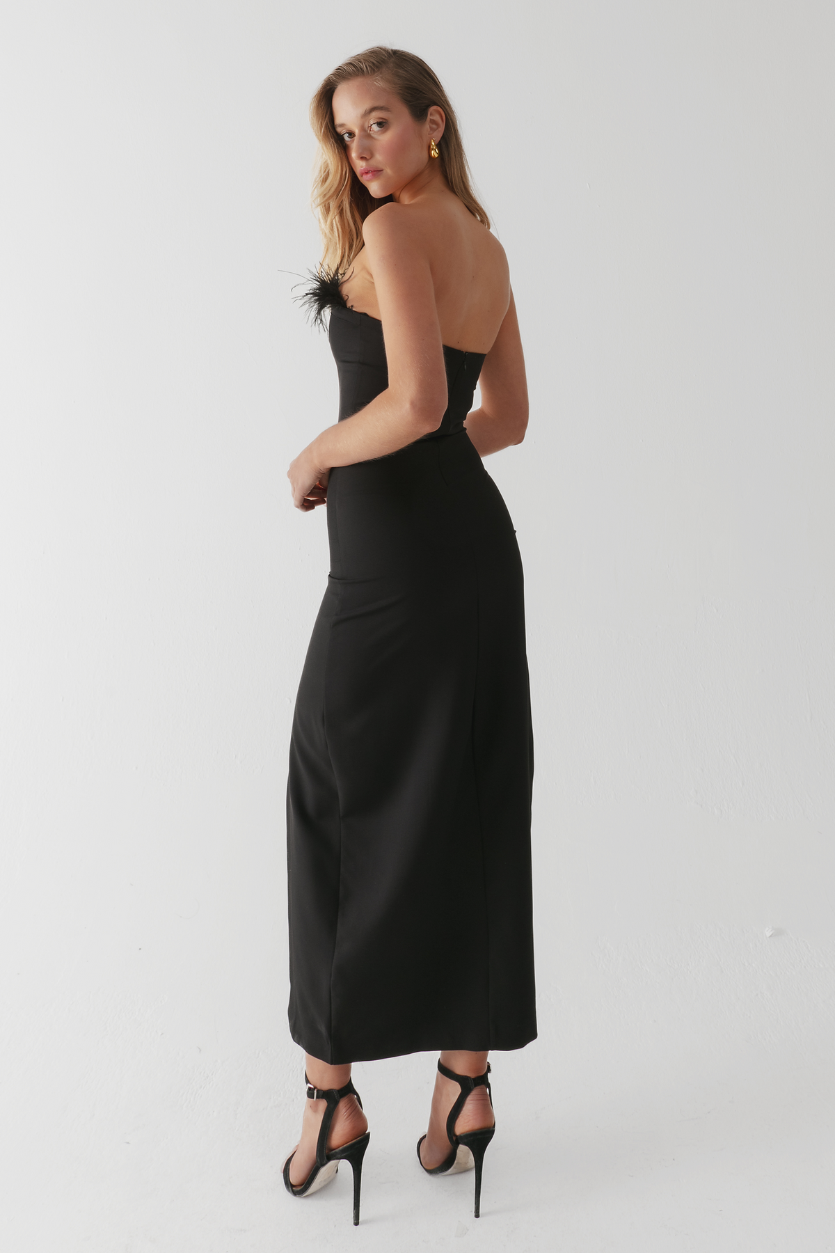 Vestido plumas negro SAINTMAL