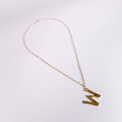 Collar letra
