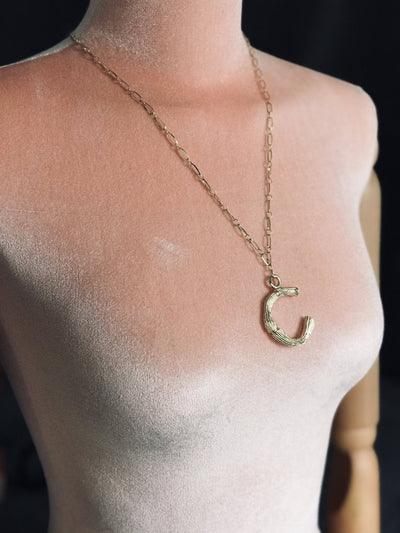 Collar letra