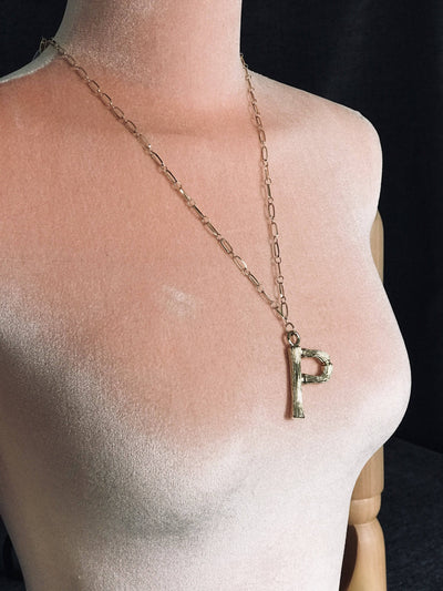 Collar letra
